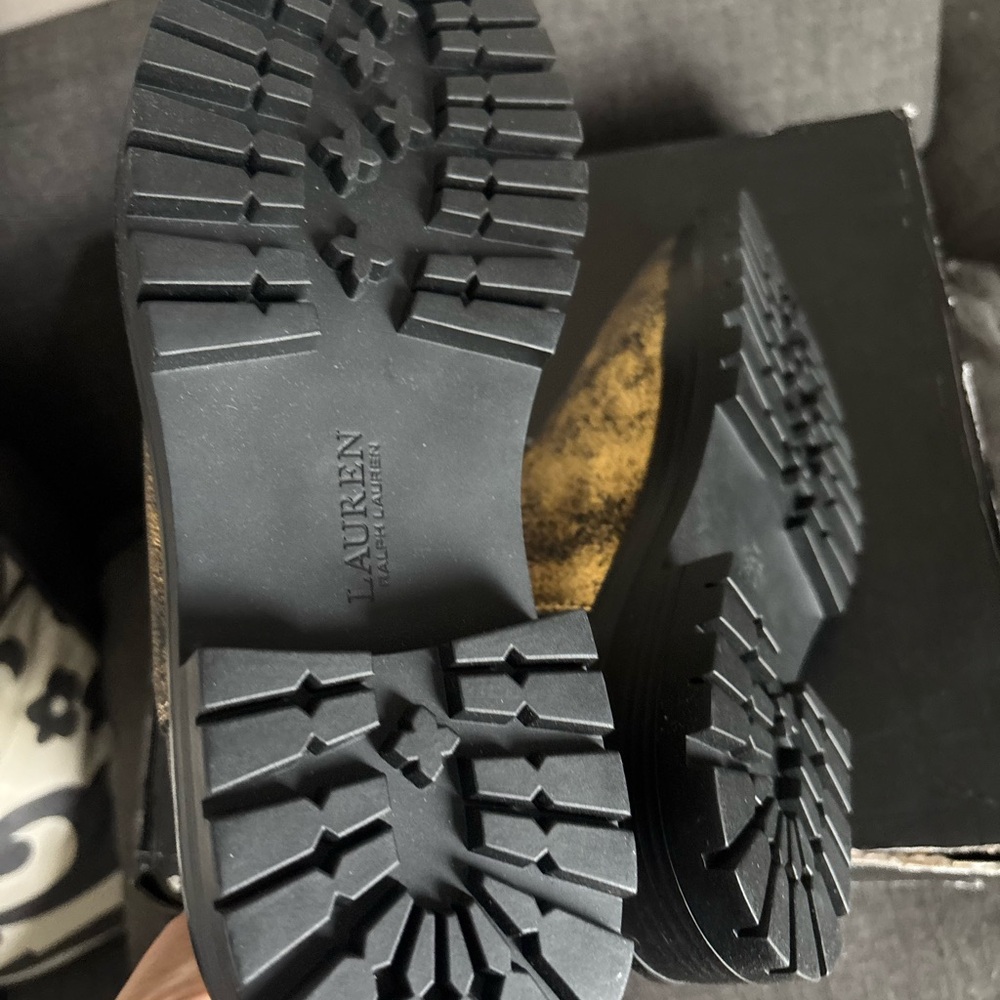 Lauren Ralph Lauren Corinne Bootie black bronze
#10 - Picture 10 of 12